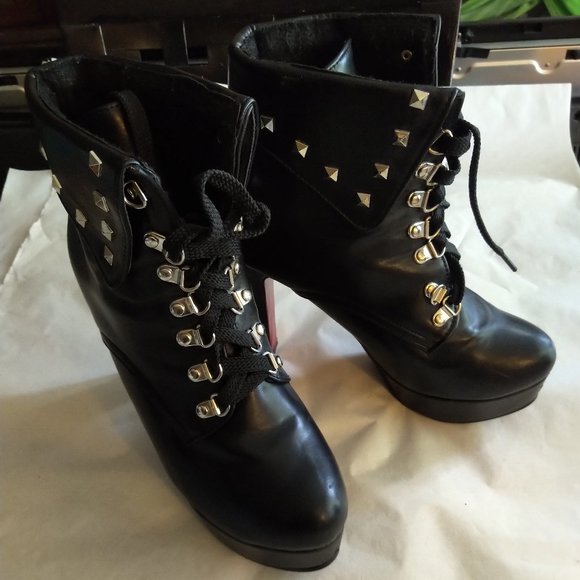 Platform Boot--Man Made Materials--Size 9 - Picture 2 of 4